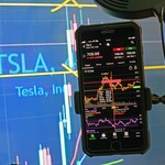 Ilustrasi Investasi Tesla